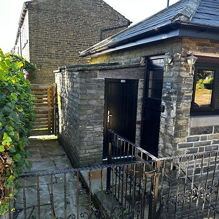 Unique Victorian Stable Conversion Halifax Exterior photo