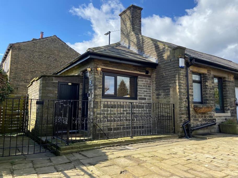 Unique Victorian Stable Conversion Halifax Exterior photo